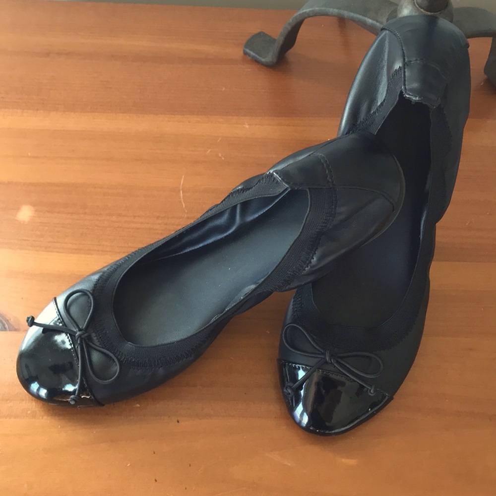 What shoe? Exceptionally comfy APT 9 black ballet flats, 9 1/2.